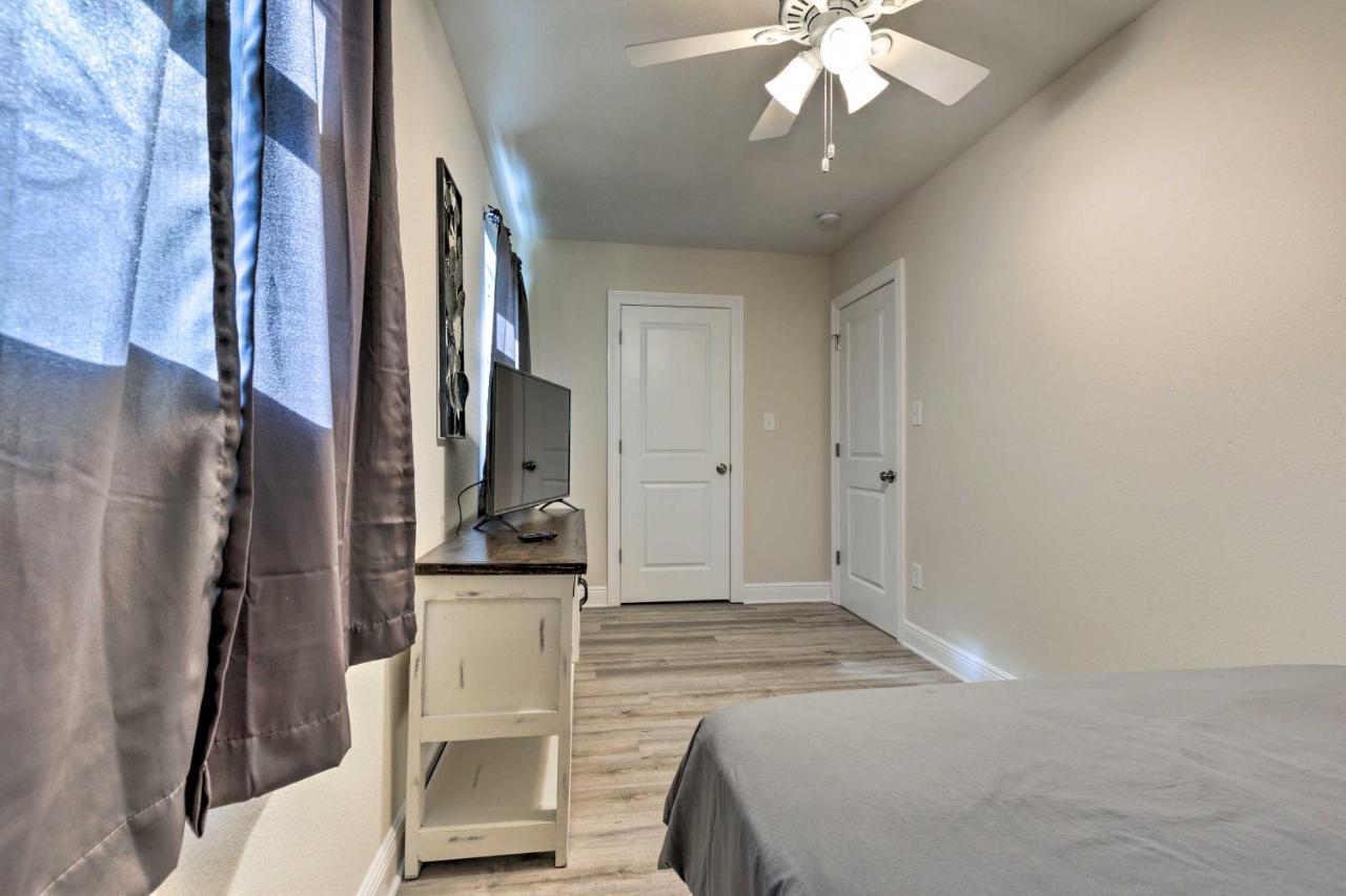 Spacious Gulfport Home With Yard 1 Mi To Beach Kültér fotó