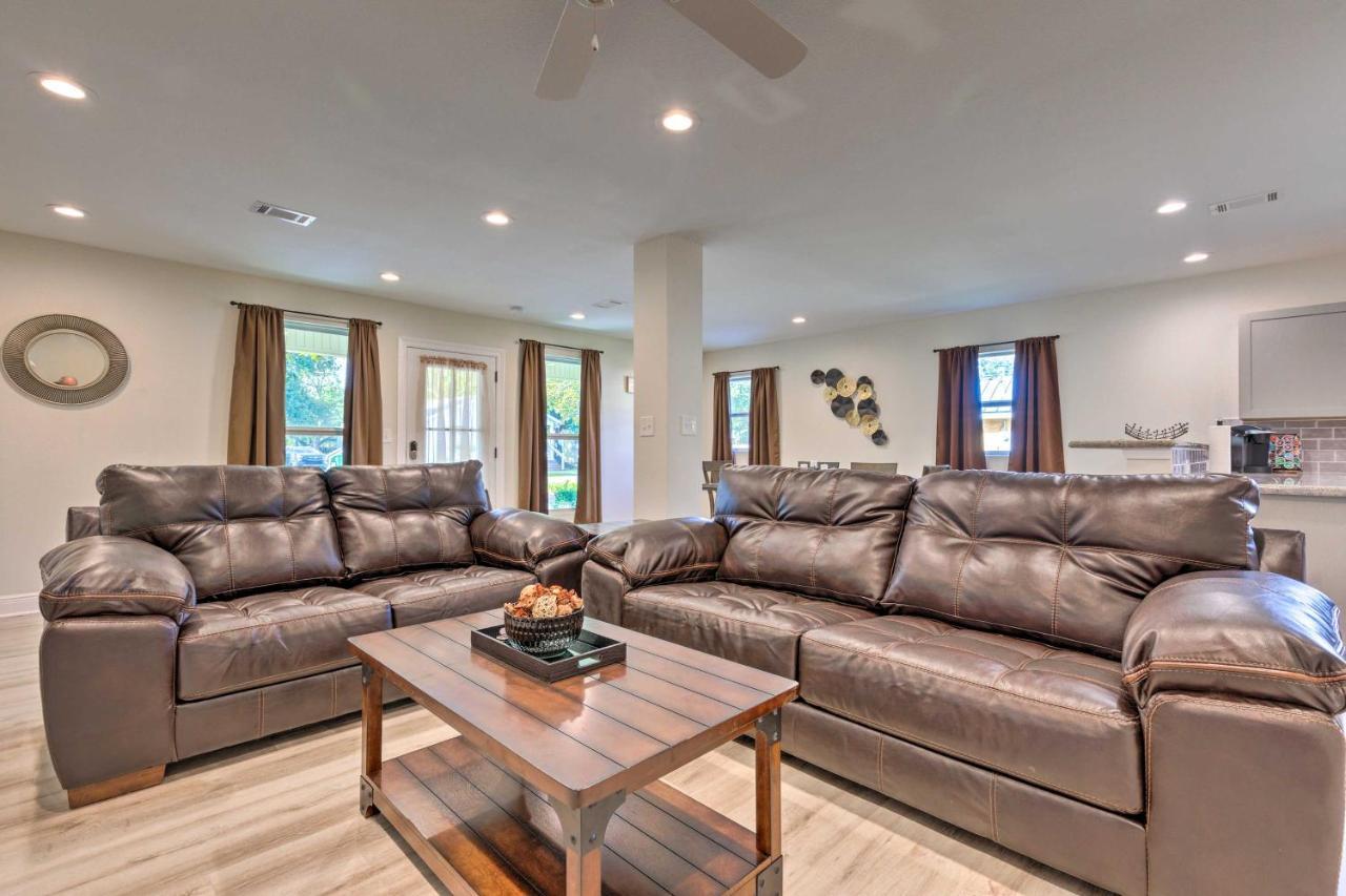 Spacious Gulfport Home With Yard 1 Mi To Beach Kültér fotó