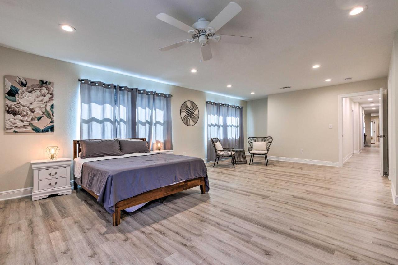 Spacious Gulfport Home With Yard 1 Mi To Beach Kültér fotó